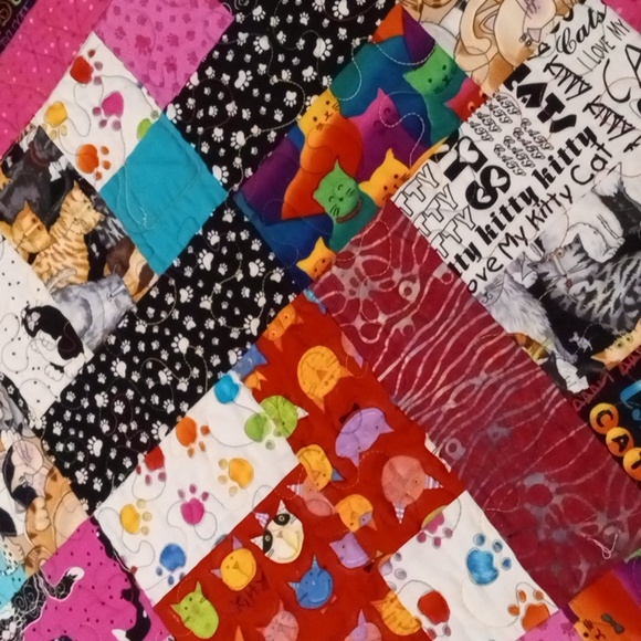 Colorful Cats Handcrafted Quilt - Picture 2 of 6